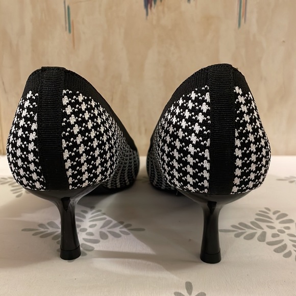 Houndstooth 2 1/2 “ Heels - Picture 2 of 6